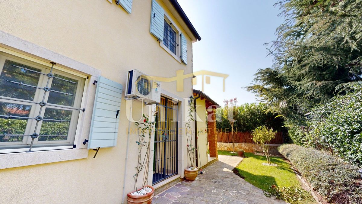 Dvojna kuća con piscina in stile istriano